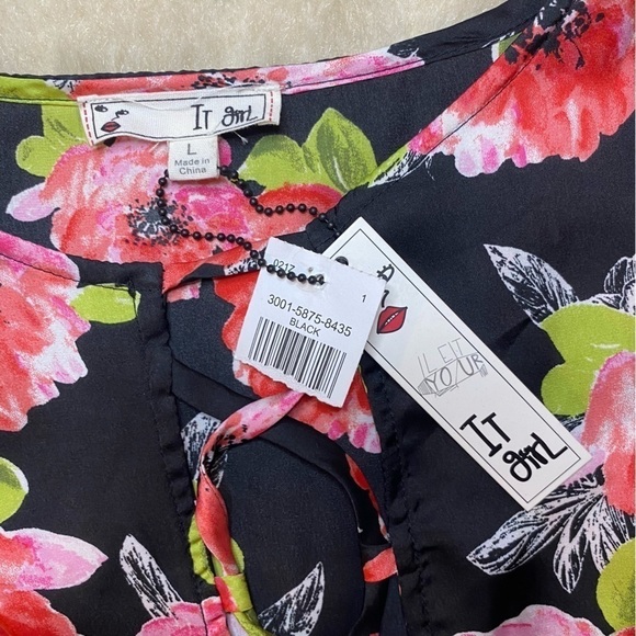 IT Girl Floral Top cut out/ open front - Picture 2 of 7